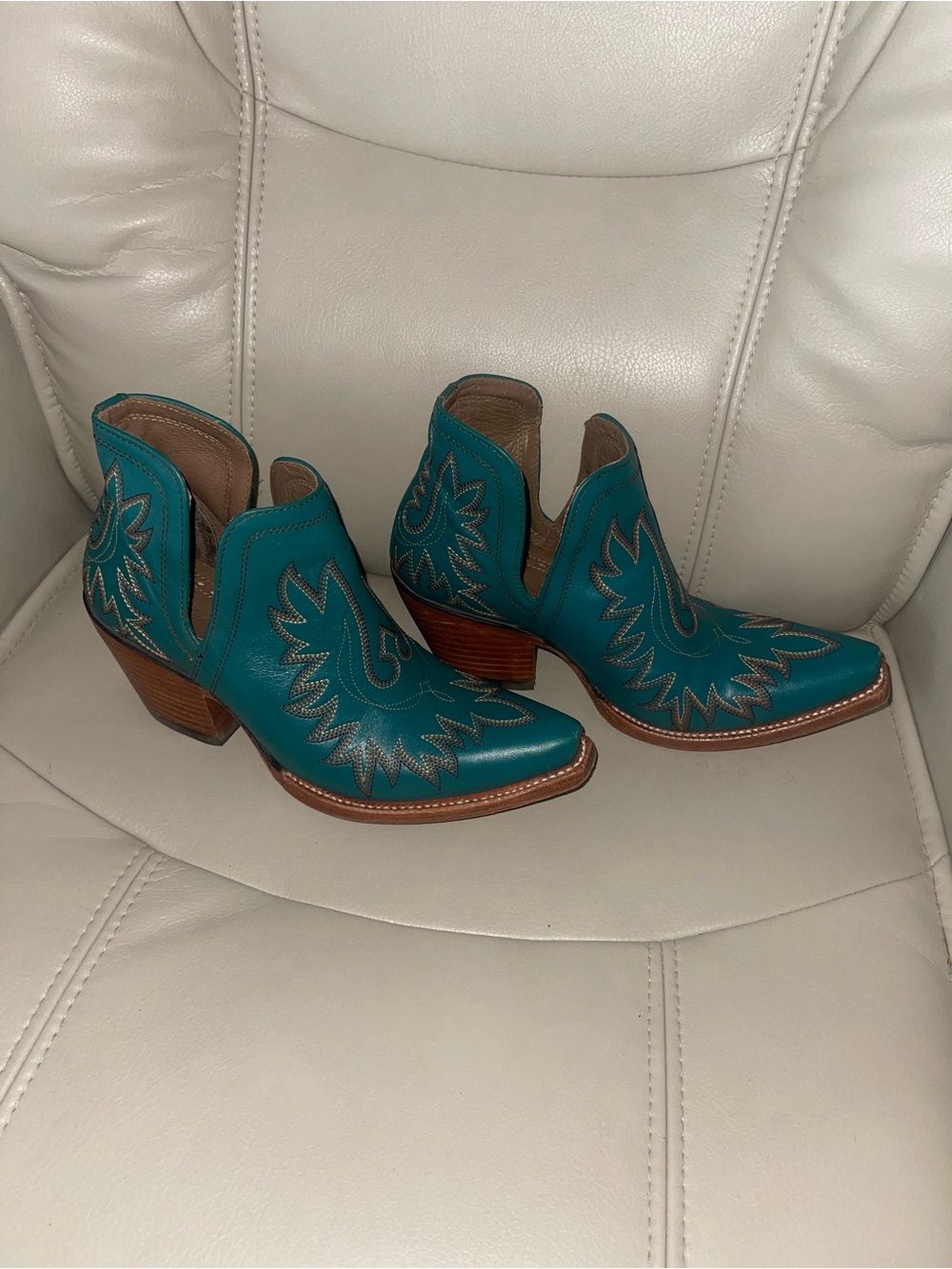 Ariat Dixon Western Ankle Booties with Stitched Accents